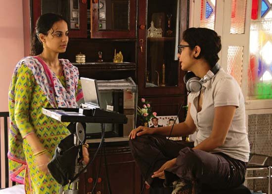 Kriti Malhotra and Kiran Rao in Dhobi Ghat